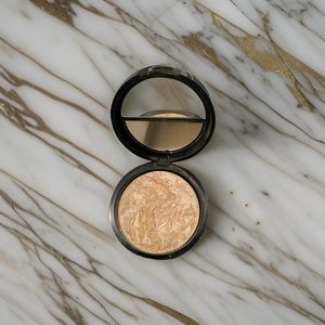 Laura Geller Baked Brighten Powder Foundation